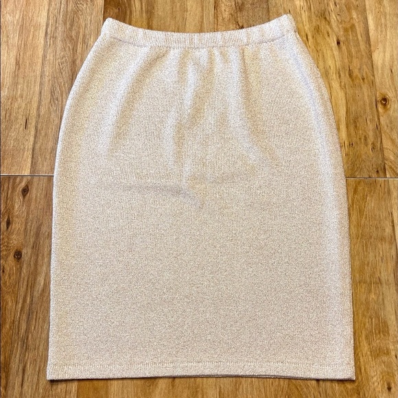 Dresses & Skirts - 𝅺vintage Knit Skirt w/Gold Fleck